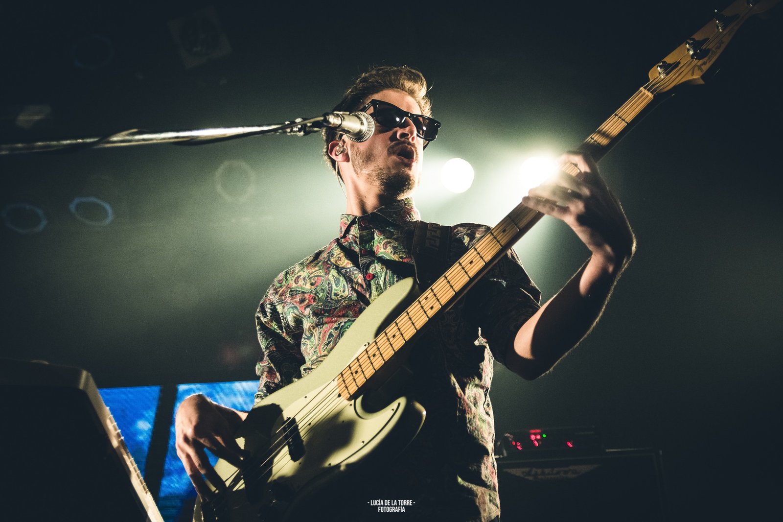 Leandro Juarez playing bass live